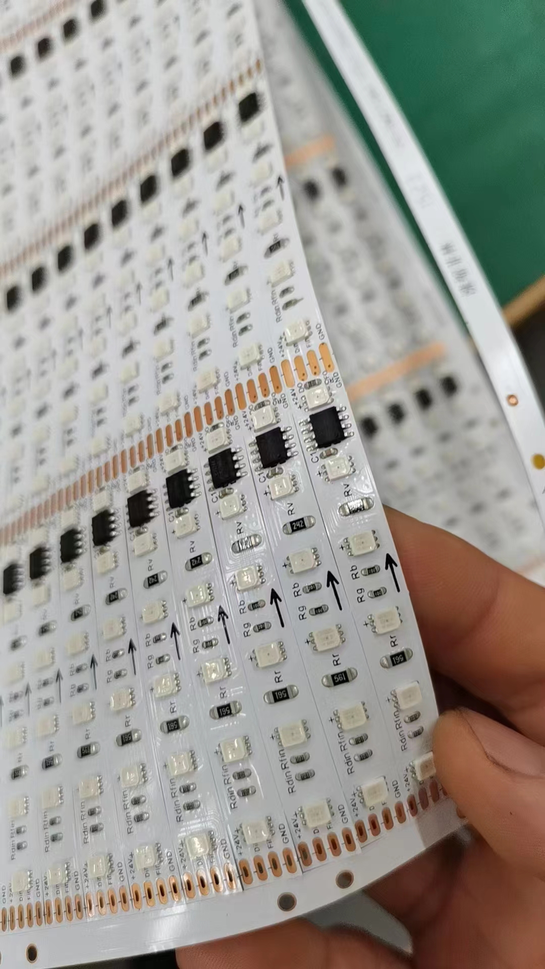 2835 1934 rgb led strip.jpg