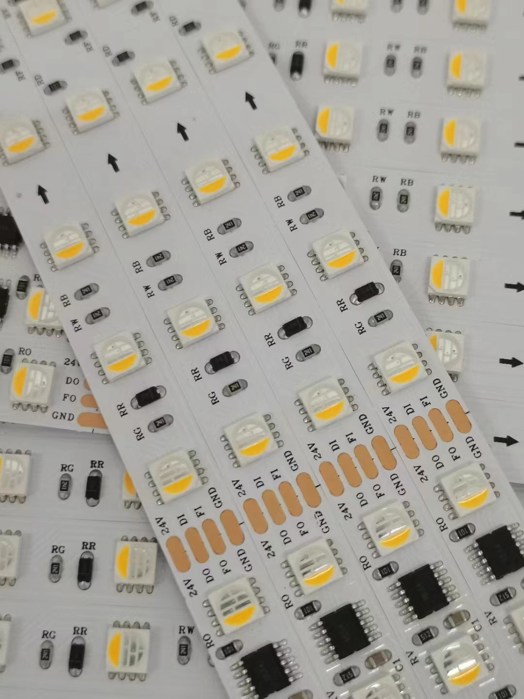 24v 1834 rgbw led strip.jpg